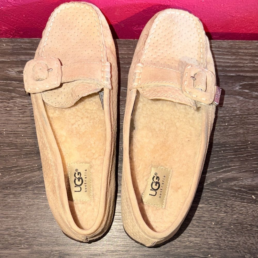 UGG Women's Thelma Beige Suede driving Moccasin slipper shoe. Sz 7.5.
